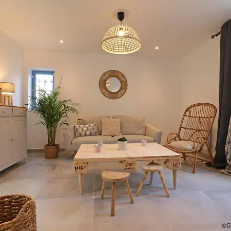 Maison De Charme Au Coeur Du Bourg Avec Jardin Et Toutes Commodites Incluses A Sap-en-auge - Fr-1-497-146 Holiday home *