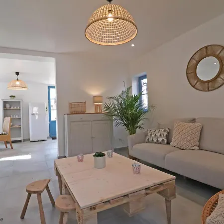 Maison De Charme Au Coeur Du Bourg Avec Jardin Et Toutes Commodites Incluses A Sap-en-auge - Fr-1-497-146 Holiday home