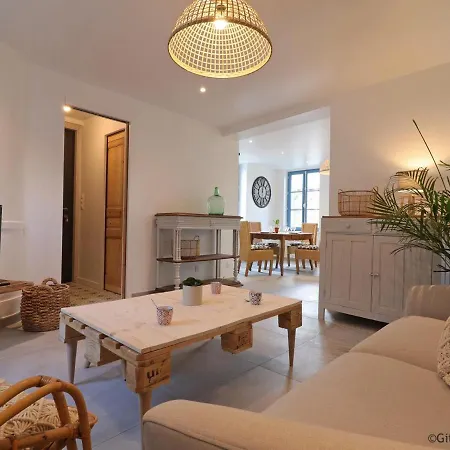 Maison De Charme Au Coeur Du Bourg Avec Jardin Et Toutes Commodites Incluses A Sap-en-auge - Fr-1-497-146