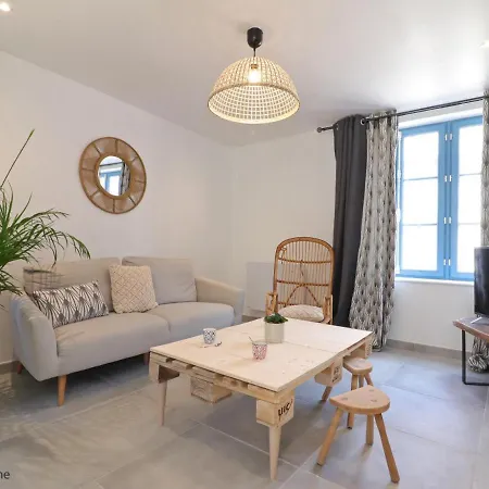 Maison De Charme Au Coeur Du Bourg Avec Jardin Et Toutes Commodites Incluses A Sap-en-auge - Fr-1-497-146 Holiday home Le Sap