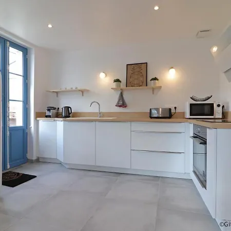 Maison De Charme Au Coeur Du Bourg Avec Jardin Et Toutes Commodites Incluses A Sap-en-auge - Fr-1-497-146