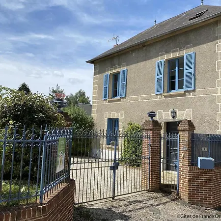 Maison De Charme Au Coeur Du Bourg Avec Jardin Et Toutes Commodites Incluses A Sap-en-auge - Fr-1-497-146
