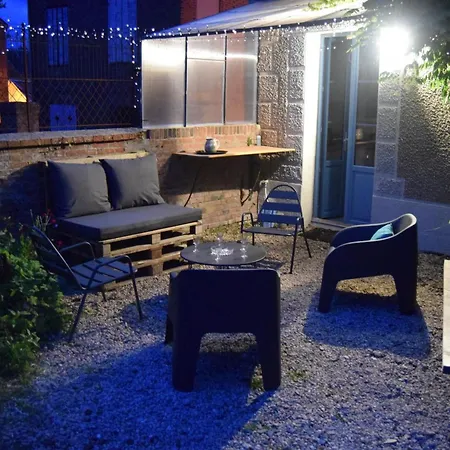 Maison De Charme Au Coeur Du Bourg Avec Jardin Et Toutes Commodites Incluses A Sap-en-auge - Fr-1-497-146